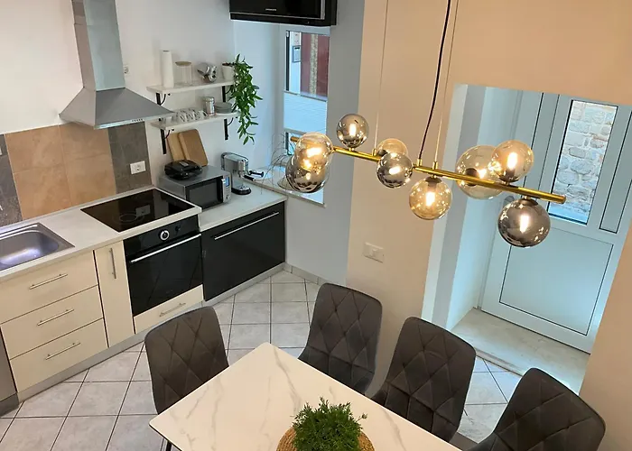 Emica\'S Holiday Home